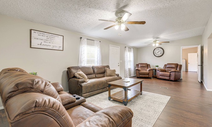 Rupert House | Charming Retreat w/Games & Yard in Oglethorpe!