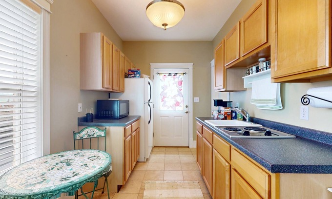 Rockford Apartment | Charming retreat with Smoky Mountain views, kitchenette, & central AC
