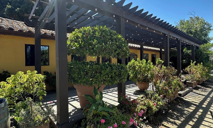 North Woodbridge Cottage | Charming Romantic River Cottage in Lodi Wine and Country