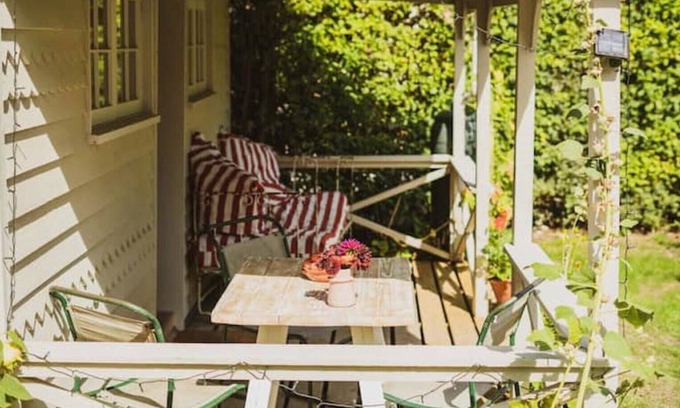 Laxfield Cabin | Charming, romantic, well equipped cabin in a lovely Suffolk village.