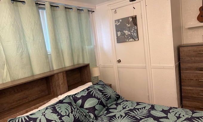 Blainville House | Charming room in a bungalow with AC and WiFi in welcoming Blainville.