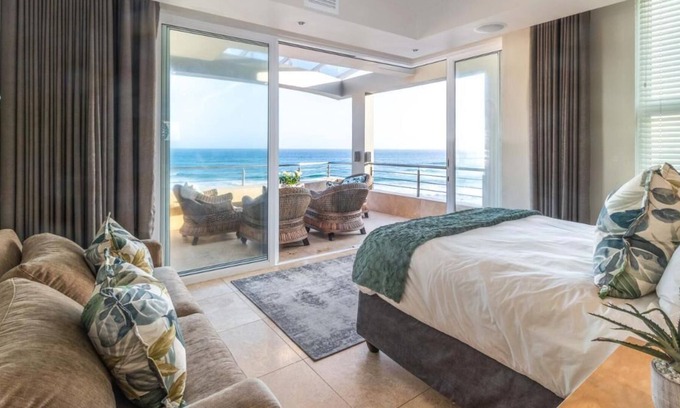 Herolds Bay House | Charming Room in a Seafront Villa With its own Kitchen and Lounge