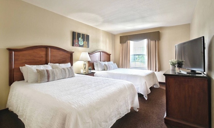 Pembine Hotel | Charming Room Near Menominee River – A Tranquil Nature Retreat