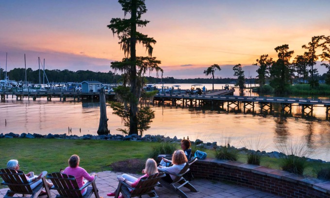 Hertford House | Charming Room Rental in Albemarle Plantation—Golf, Marina & More!