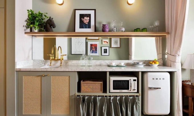 Hyde Park Hotel | Charming Room With A Kitchenette In A Historic District, Pets Are Allowed!