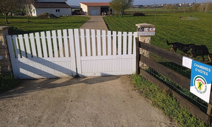 Lantefontaine Bed & Breakfast | "Charming Rural Guesthouse: 5 Hectares, Near Briey & Longuyon, Easy Access to Metz & Verdun"