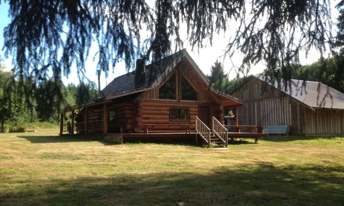 Raymond Cabin | Charming, Rustic Log Home on Edge of South Fork River