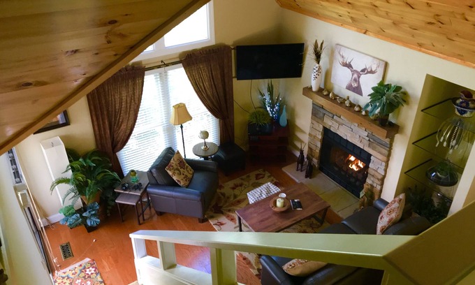 Sapphire House | CHARMING RUSTIC MODERN CLEAN PRIVATE RELAXING & FUN w/Resort Package