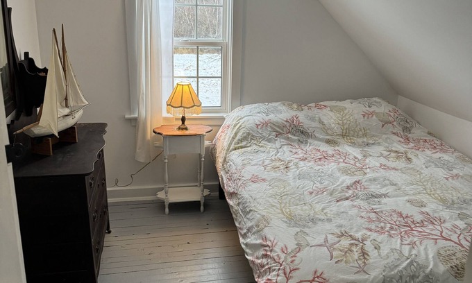 Hampton House | Charming rustic retreat with Bay of Fundy Views, escape to our serene haven.