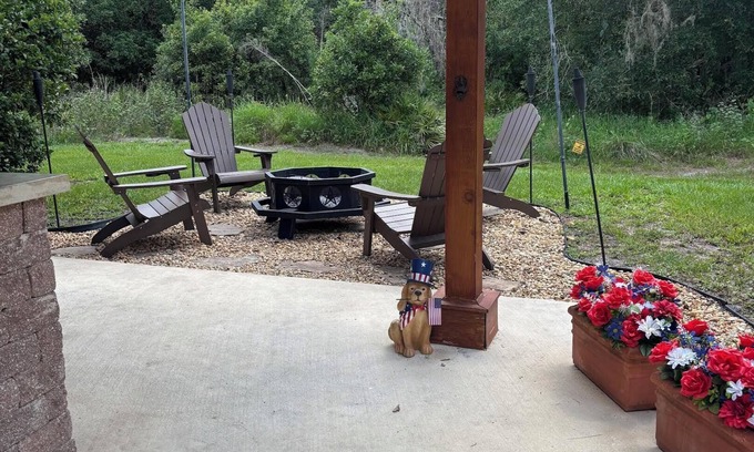 River Ranch RV Rental | Charming RV lot in River Ranch Rv Resort for a peaceful getaway