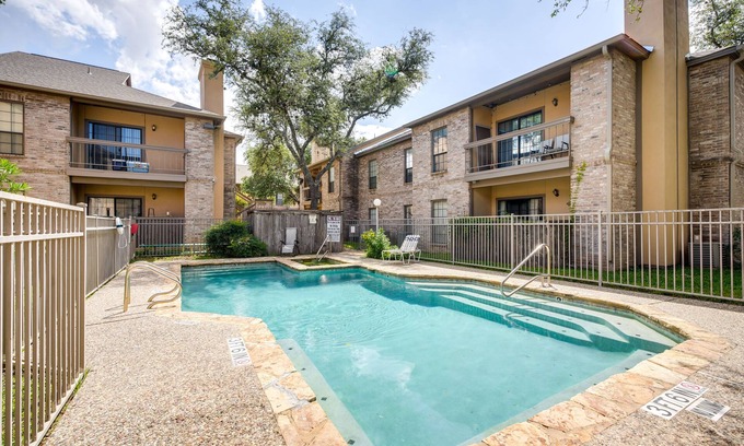 North San Antonio - SAT Condo | Charming San Antonio Condo w/Pool & Hot Tub!