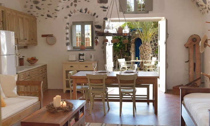 Exo Gonia Villa | Charming Santorini Villa | Pori House | 1 Bedroom | Rustic & Traditional.