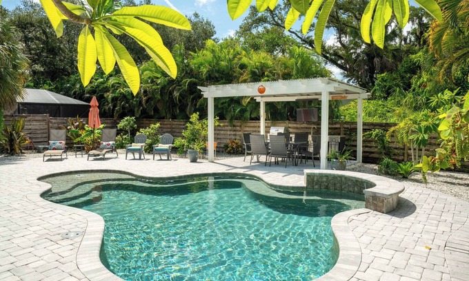 Indian Beach Sapphire Shores House | Charming Sapphire Shores Bungalow with Backyard Oasis