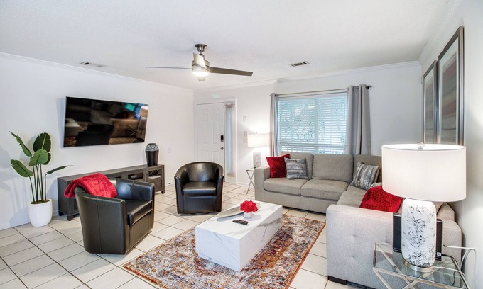 Savannah House | Charming Savannah Vacation Rental w/Game Room!