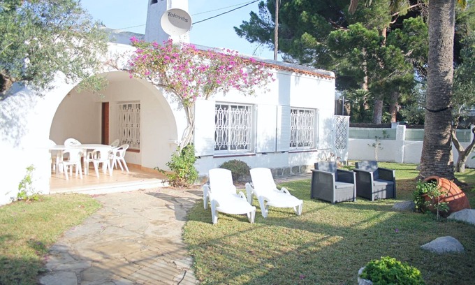 Vilafortuny House | Charming seafront villa