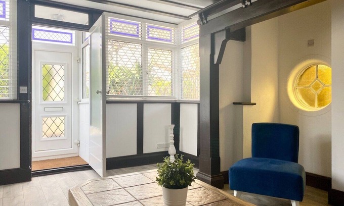 Leigh-on-Sea House | Charming Seaside Cottage in Leigh-on-Sea