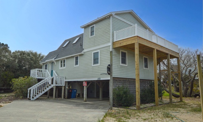 Carolina Dunes House | Charming seaside cottage located in Duck, NC.