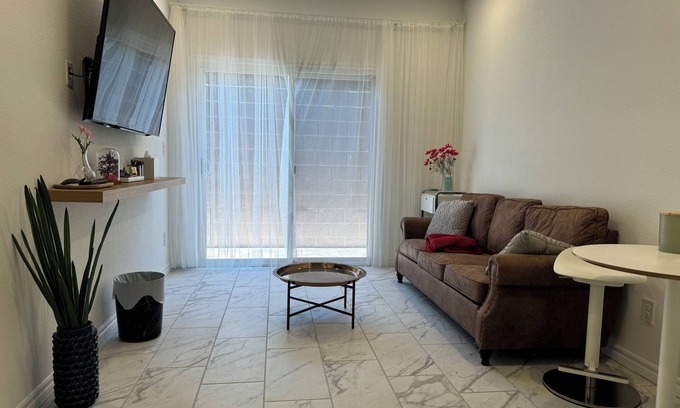 Henderson House | Charming Secluded Guest Suite in Henderson