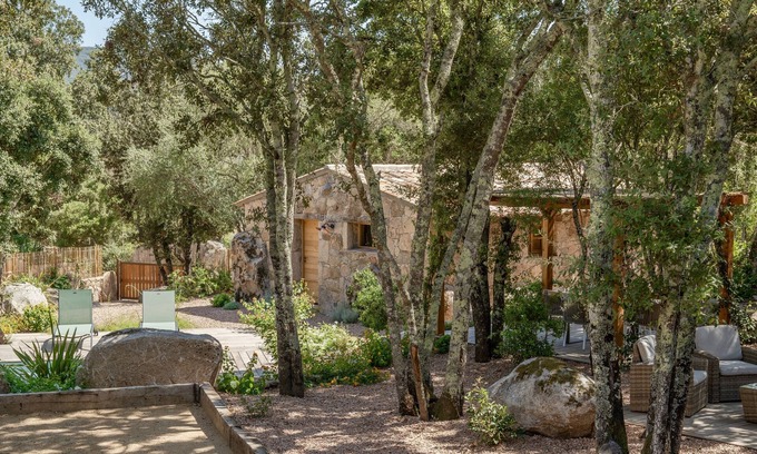 Sotta House | Charming sheepfold, heated swimming pool, landscaped Mediterranean garden