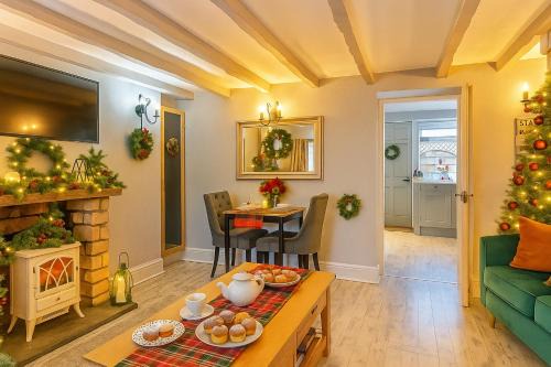 Bryncethin House | Charming Shepherd's Cottage, Pets Welcome,parking