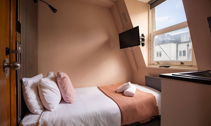 Knightsbridge and Belgravia Apartment | Charming Single studio Hyde Park 405