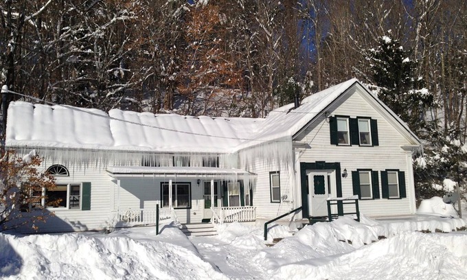 West Wardsboro House | Charming Ski House - close to Mt. Snow & Stratton Ski Areas W/WiFi