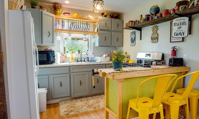 Meadow Bluff Cabin | Charming Smoot Cabin on Working Farm!