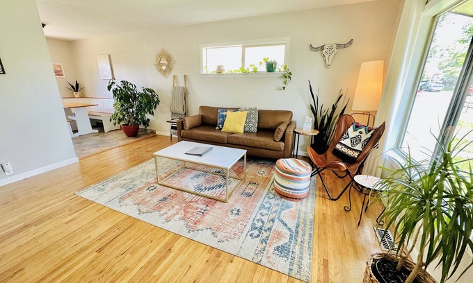 Cortez House | Charming southwestern home in downtown Cortez- 9mins to Mesa Verde