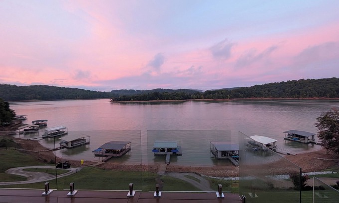 La Follette House | Charming spacious 6 bedroom lakefront house on beautiful Norris Lake!