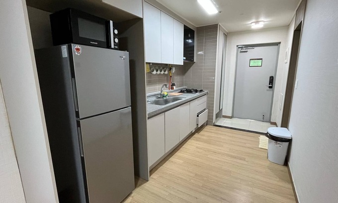 Clark Freeport Apartment | Charming Spacious Apartment in Clark Freeport Zone with Kitchenette & Balcony