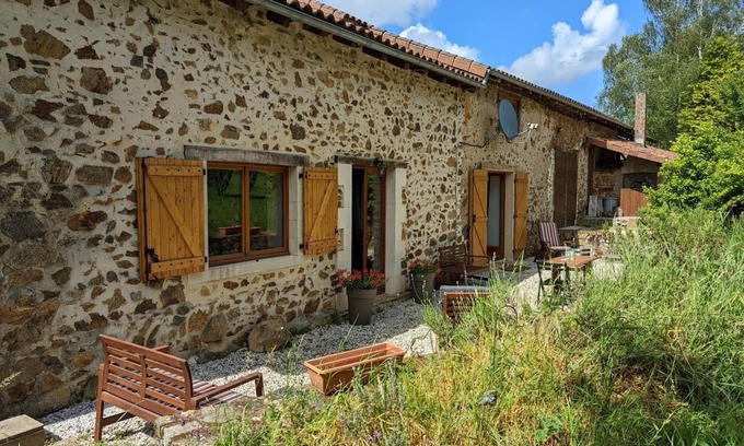 Massignac Cottage | Charming, Spacious Home with Garden, WiFi, and Modern Amenities, Near Domaine des Étangs