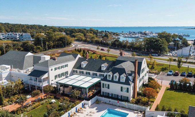 Hampton Bays Hotel | Charming, Stand-alone, ADA Accessible, Garden Cottage at Historic Canoe.