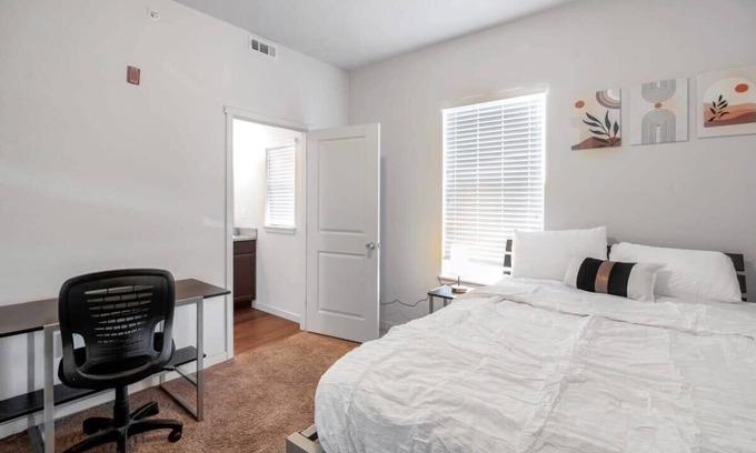 Greeley Apartment | Charming Stay 2 Blocks Away from UNC with Gym