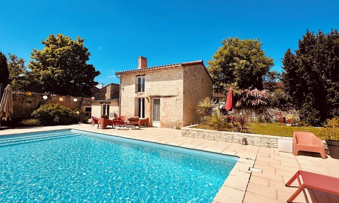 Neuville-de-Poitou House | Charming stone cottage with swimming pool