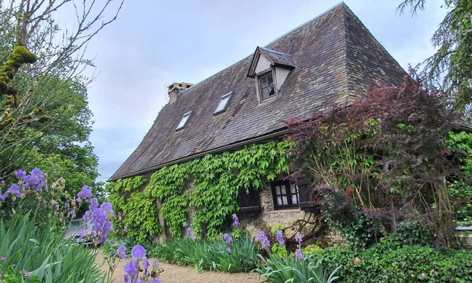 Pinsac Cottage | Charming stone country cottage with spectacular views