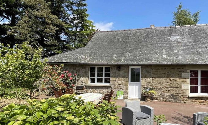 Mantilly Cottage | Charming Stone House with Garden, Modern Amenities & Wellness Services in Peaceful Normandy