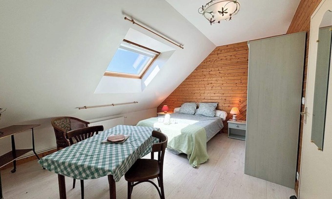 Auguaise Condo | Charming studette*calm*terrace*parking*.