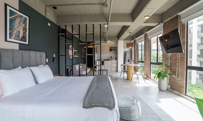 Laureles Apartment | Charming Studio apartment in sunny Medellín with AC, WiFi