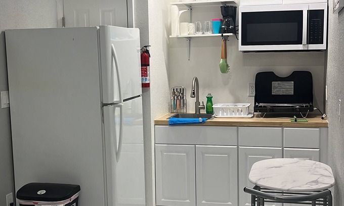 Seffner Community Alliance Apartment | Charming studio apartment with AC, WiFi in lovely Brandon