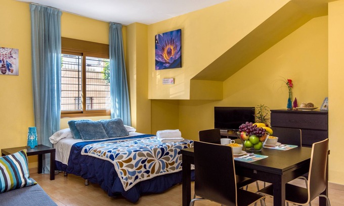 Bailen-Miraflores Apartment | Charming Studio Apartment in Good Location with Wi-Fi and Air-Conditioning