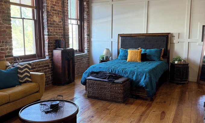 Central Business District Apartment | Charming studio apartment , free parking, WiFi in historic downtown Mobile