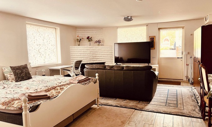 Sollentuna Apartment | Charming Studio Flat In Sollentuna, Stockholm