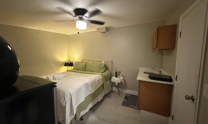 Orlando Apartment | Charming studio in beautiful Orlando with AC