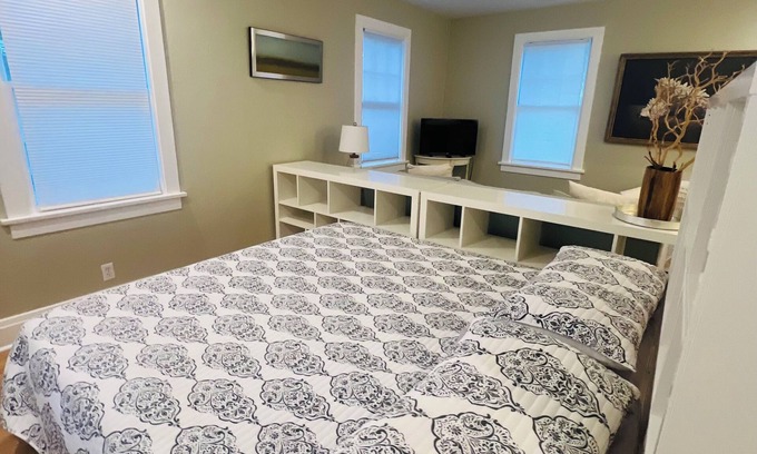 Palma Ceia Apartment | Charming studio in So Tampa Near Bayshore/Downtown with Wifi & AC