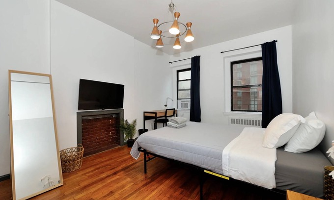 Hell's Kitchen Apartment | Charming Studio in the Center of NYC!