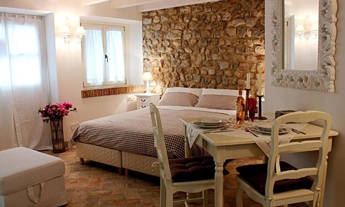 Polcenigo Apartment | Charming studio in wonderful Polcenigo with WiFi, AC