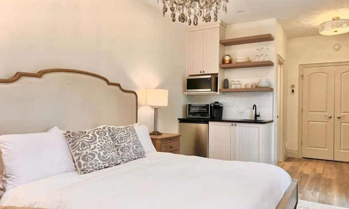 Kitchener House | Charming Studio- Quiet & Private