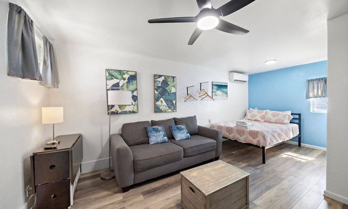 San Jacinto Apartment | Charming Studio Steps from the Beach