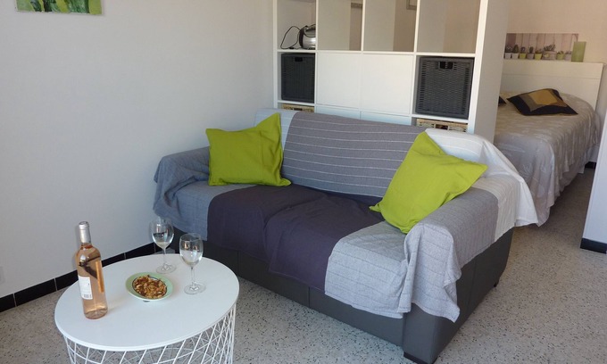 Bandol Apartment | Charming studio with balcony, downtown but QUIET