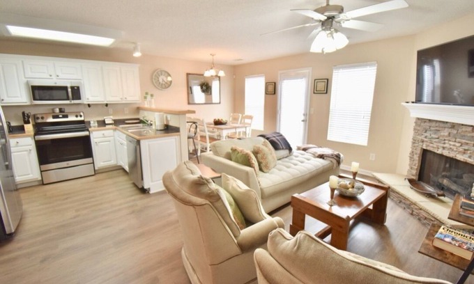Winder House | Charming, Stylish and Cozy 3 Bedroom Townhouse near Athens